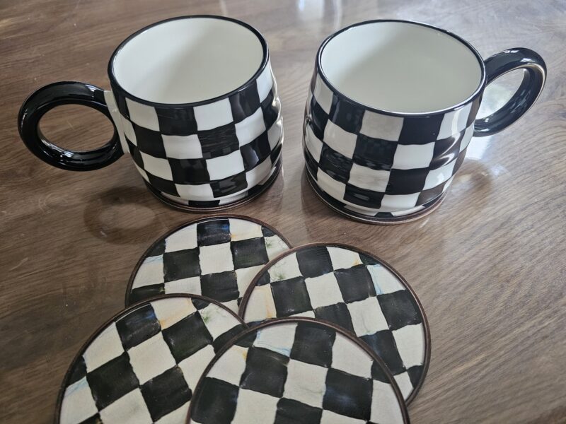 Tasse en céramique motif échiquier – Image 5